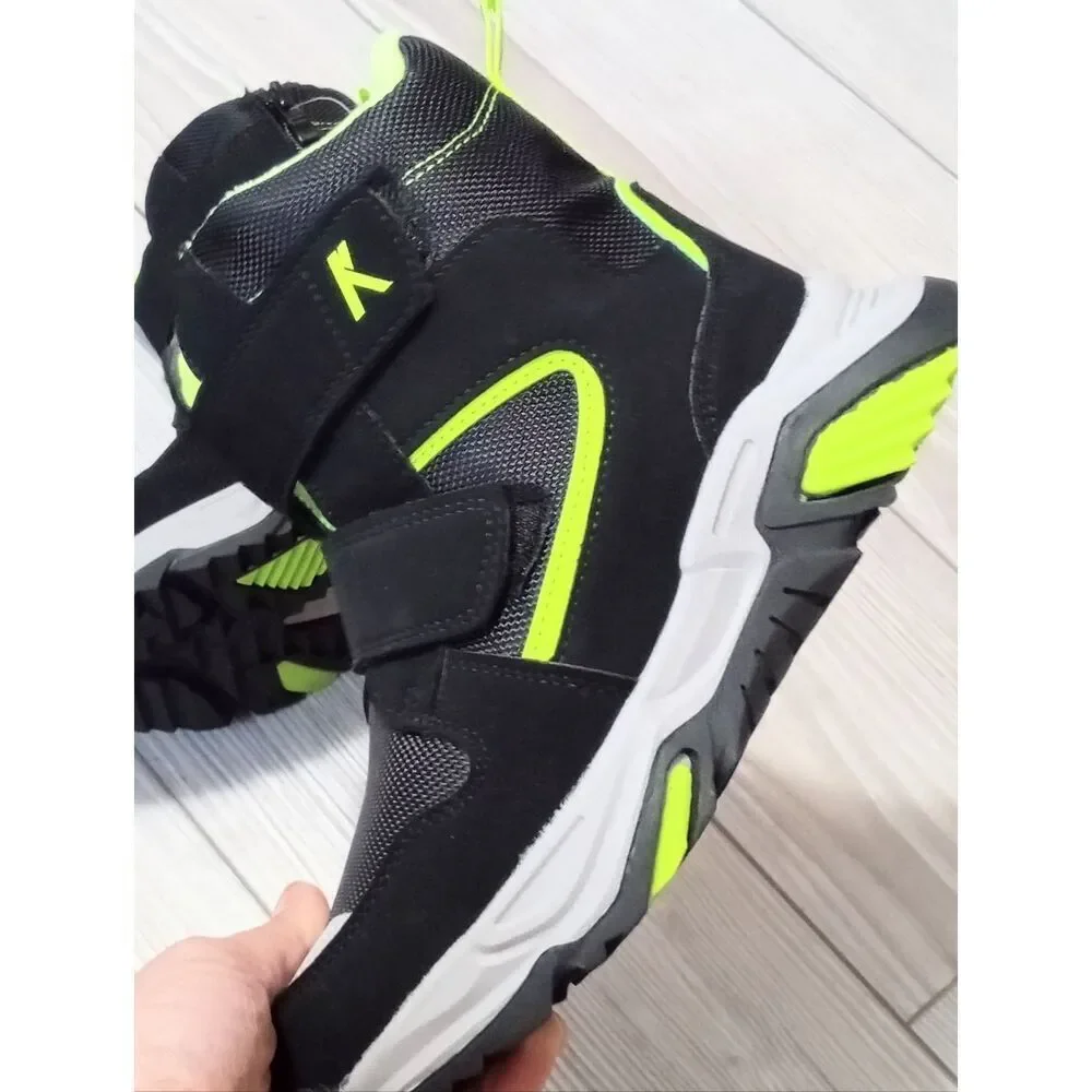 (5-4612)  K KomForme Winter Boots Sz 1